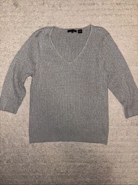 JEANNE PIERRE Light Gray Ribbed V-Neck Sweater